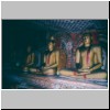 Dambulla - Buddhastatuen in einer der Höhlen des Höhlentempels