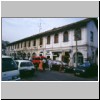 Kandy - Altstadt, eine Häuserzeile mit zahlreichen Anwaltspraxen an der Deva Vidiya Straße