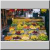 Kataragama - Opferschalen mit Früchten für die Poja-Opferzeremonie auf einem Verkaufsstand vor dem Tempelbezirk