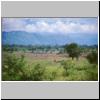 Udawalawe Nationalpark - typische Landschaft, im Hintergrund Bergketten im Norden