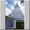Little Adams Peak (am mittleren Lauf des Bentota-Flusses) - Dagoba des Tempels auf dem Berggipfel