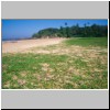Bentota - am Strand, hinten eine felsige Halbinsel an der Mündung des Bentota-Flusses bei Beruwala