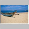 Beruwala - ein traditionelles Boot am Strand