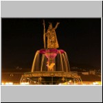 Brunnen mit dem Denkmal von Pachacutec (9. Inka-Herrscher) auf dem Plaza de Armas, Cusco