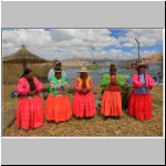 Tanz- und Gesangsdarbietung, schwimmende Inseln der Uros auf dem Titicaca-See