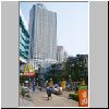 Bangkok - ein Einkaufszentrum und die alte Bebauung in der Nähe der Skytrain Station Saphan Taksin