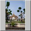 Bangkok - Grand Palace, Dusit Halle (hinten), links: Chakri Maha Prasat Halle