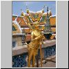 Bangkok - Wat Phra Kaeo, eine mythische Figur in der N&auml;he des Phra Sri Ratana Chedis