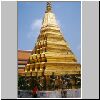 Bangkok - Wat Phra Kaeo, Dämonen, die einen goldenen Chedi stützen