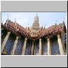 Bangkok - Wat Phra Kaeo, das k&ouml;nigliche Pantheon - Prasat Phra Debidorn (s&uuml;dostliche Ecke) mit dem kr&ouml;nenden Prang