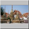 Bangkok - Wat Pho, kleine Chedi-Gruppen um den Bot im &ouml;stlichen Tempelbereich