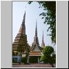 Bangkok - Wat Pho, drei der vier großen porzellangeschmückten chedis im südlichen Tempelbereich