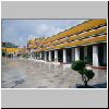 Bangkok - Wat Suthat, Wandelgang mit 156 vergoldeten Buddha-Statuen