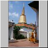 Bangkok - Wat Sommanat, ein goldener Chedi