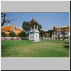 Bangkok - Wat Benchamabopitr (Marmortempel), links der Bot des Tempels