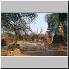 Ayutthaya - Ruinen des ehem. K&ouml;nigstempels Wat Phra Si San Phet, zerfallene und verwitterte Ziegel-Chedis