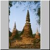 Ayutthaya - Ruinen des ehem. Königstempels Wat Phra Si San Phet, zerfallene und verwitterte Ziegel-Chedis