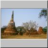 Ayutthaya - Ruinen des ehem. Königstempels Wat Phra Si San Phet, zerfallene und verwitterte Ziegel-Chedis