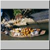 Damnoen Saduak - "schwimmender Markt", ein Boot mit Strohh&uuml;ten