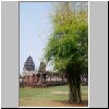 Phimai - Khmer-Tempelruine, Blick durch die Eingangstore auf den zentralen Turm