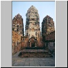 Sukhothai - die Ruinen von Wat Sri Sawai, drei Prangs im Khmer-Stil