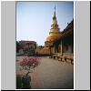 Lamphun - Wat Phra That Hariphunchai, der goldene Chedi