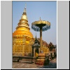 Lamphun - Wat Phra That Hariphunchai, der goldene Chedi und ein goldener Schirm