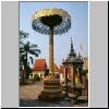 Lamphun - Wat Phra That Hariphunchai, ein goldener Schirm