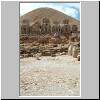 Nemrut Dag - die Ostterrasse mit kopflosen Statuen, rechts Apollo- (Hermes) und Herakles- (Ares) -Kopf