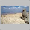 Nemrut Dag - die Ostterrasse; ein L&ouml;we und Blick Richtung Norden
