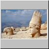 Nemrut Dag - die Westterrasse; ein Adlerkopf und Apollo