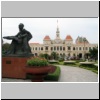 Saigon - Rathaus und die Ho Chi Minh Statue