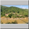 ein Dorf der Black-Hmong am Nam Da-Fluss